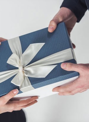 Muốn tri ân khách hàng thật ấn tượng bằng quà tặng bạn không thể bỏ qua bài viết sau.