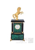 Đồng hộ ngựa mạ vàng