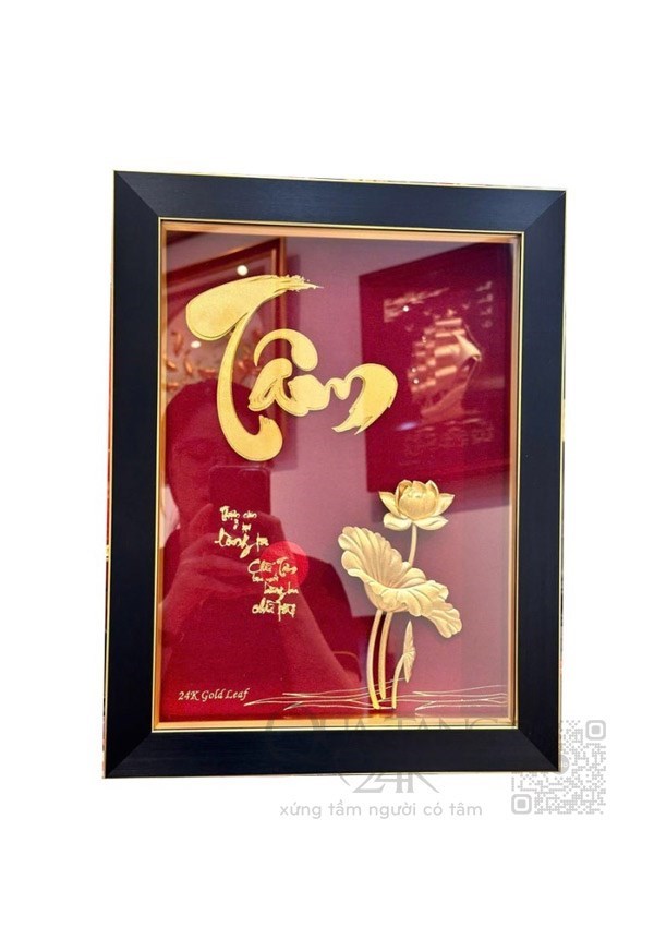 Tranh chữ Tâm mạ vàng 