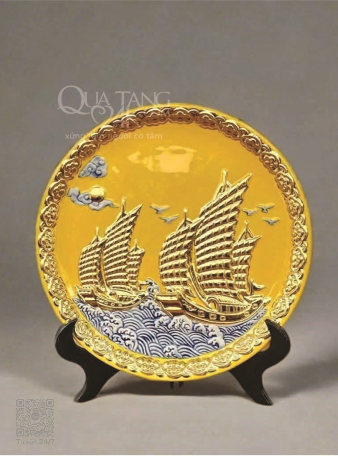 Đĩa cảnh thuận buồm dát vàng